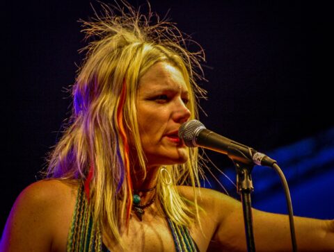 Cathy Richardson Sings “White Rabbit” With Jefferson Starship On Blues Farm Stage During Heroes Of Woodstock Tour In Winthrop, WA